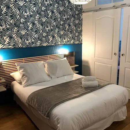 Le Grand Royal, 2 De Charme, Place Royale Apartment *