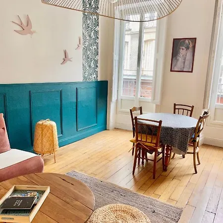 Le Grand Royal, 2 De Charme, Place Royale Apartment *