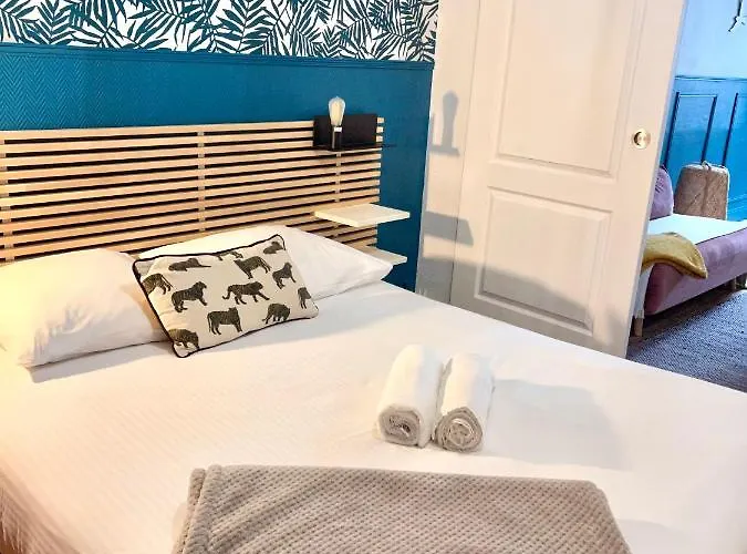 Le Grand Royal, 2 De Charme, Place Royale Apartment